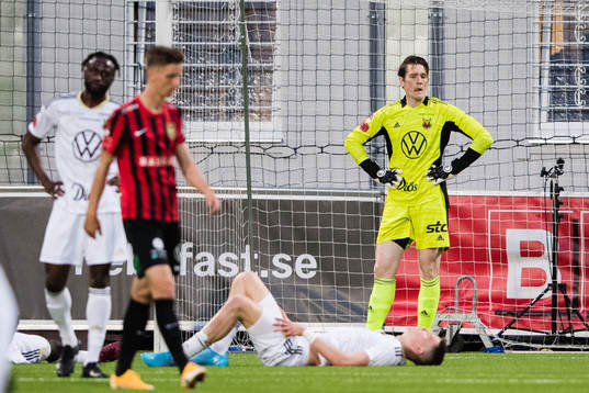 Östersunds målvakt Andrew Millsdeppar
