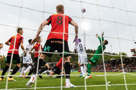 Brommapojkarnas målvakt Jonas Olsson