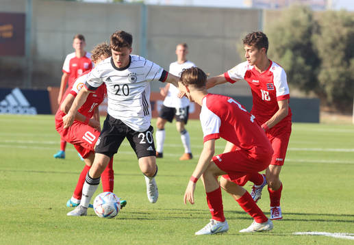 Sidney Raebiger of Germany