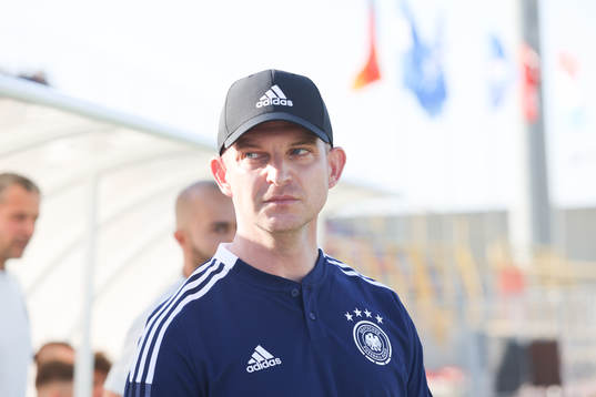 Coach Marc Meister of Germany