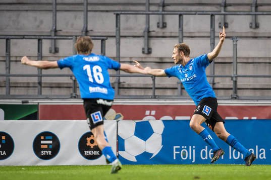 Halmstads Villiam Dahlström jublar