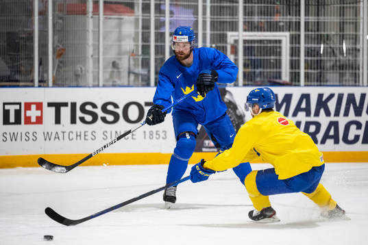 Adam Larsson at a practice session with Sweden