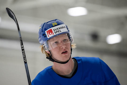 Rasmus Dahlin at a practice session with Sweden
