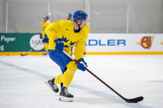 Rasmus Asplund at a practice session with Sweden