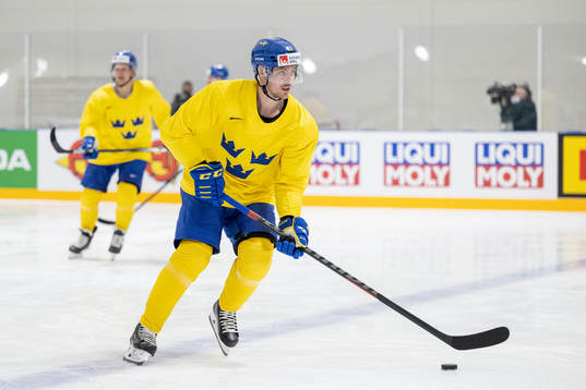 Joel Kellman at a practice session with Sweden