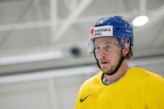 Jonathan Pudas at a practice session with Sweden
