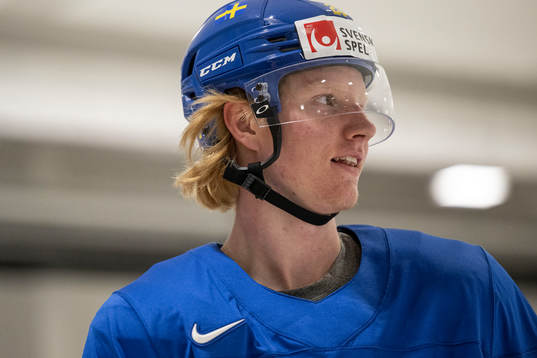 Rasmus Dahlin at a practice session with Sweden
