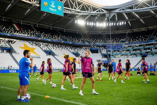 Jonatan Giraldez, head coach of Barcelona, talks to