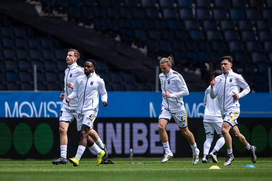 Sirius spelare värmer upp