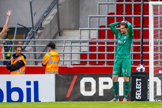 Helsingborgs målvakt Anders Lindegaard deppar