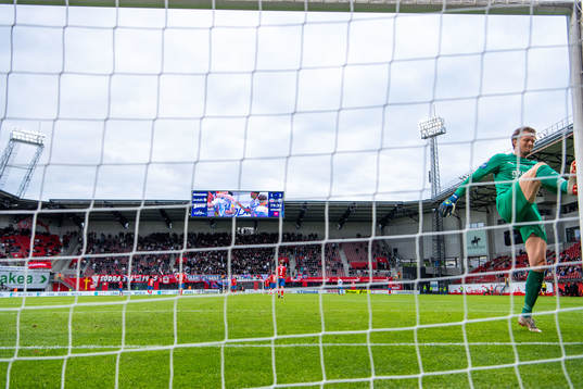 Helsingborgs målvakt Anders Lindegaard deppar
