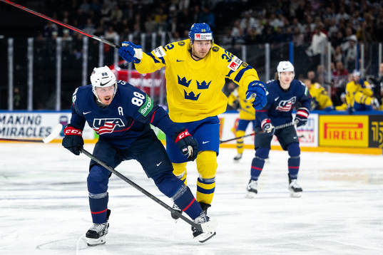Nate Schmidt of USA and Lucas Wallmark of Sweden