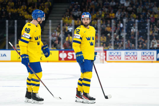 Carl Klingberg and Emil Bemström of Sweden look dejected