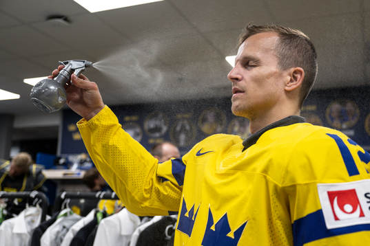 Bläddra bland fler bilder av 2022 IIHF Ice Hockey World Championship, day 8, USA - Sweden