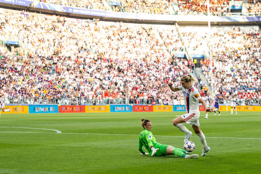 Goalkeeper Sandra Panos of Barcelona and Ada Hegerberg of