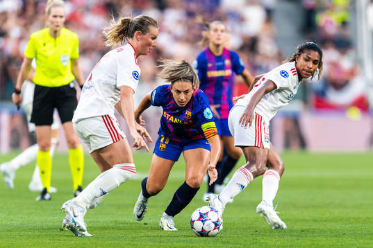 Amandine Henry of Lyon and Alexia Putellas of Barcelona