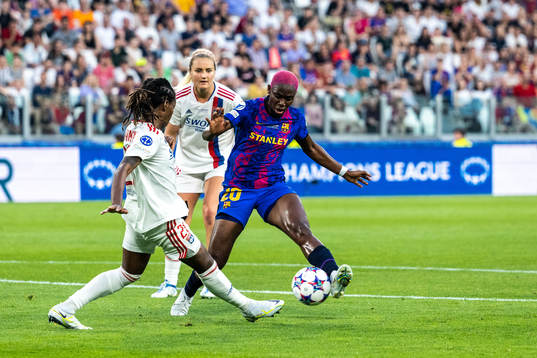 Kadeisha Buchanan of Lyon and Asisat Oshoala of Barcelona