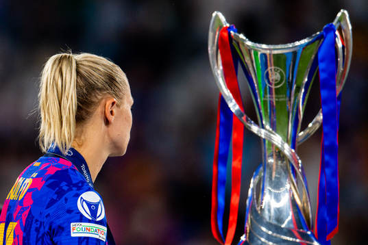 Fridolina Rolfö of Barcelona walks dejected past the