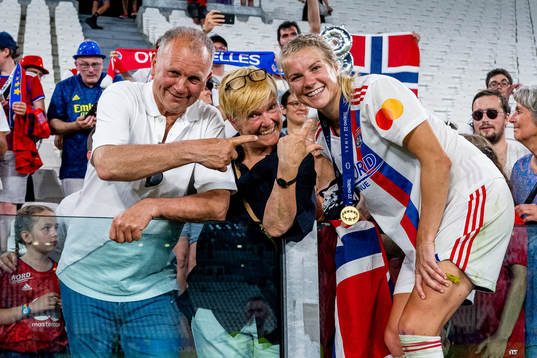 Ada Hegerberg of Lyon celebrates with her dad Stein Erik