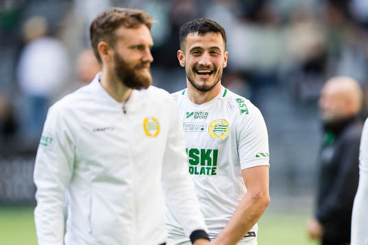 Hammarbys Simon Sandberg och Astrit Selmani jublar