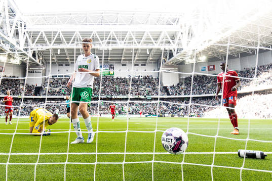 IFK Norrköpings målvakt Oscar Jansson deppar och