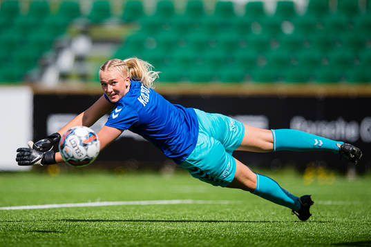 Selma Panengstuen of Kolbotn warms up