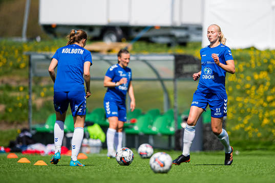 Sara Iren Lindbak Hørte of Kolbotn warms up