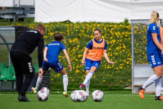 Fanny Alice Tess Lång of Kolbotn warms up