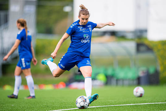 Julie Elise Hoff Klæboe of Kolbotn warms up