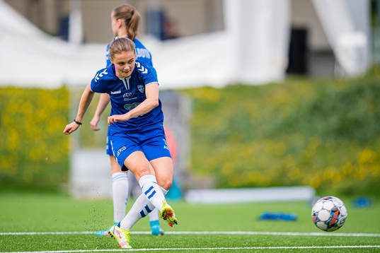 Eline Hegg Angrep of Kolbotn warms up