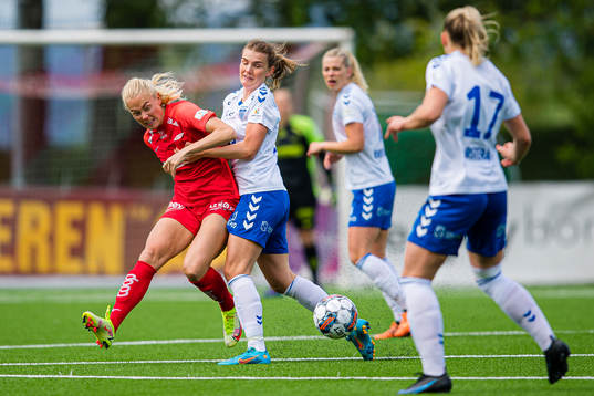 Guro Bergsvand of Brann and Julie Elise Hoff Klæboe of