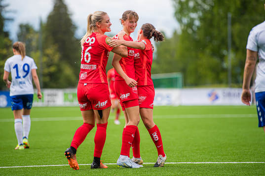 Rakel Engesvik of Brann celebrates
