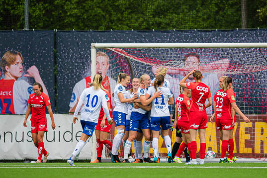 Sara Iren Lindbak Hørte of Kolbotn celebrates