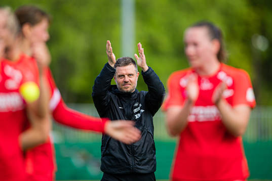 Alexander Straus, head coach of Brann, celebrates