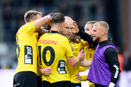 Elfsborgs Johan Larsson jublar