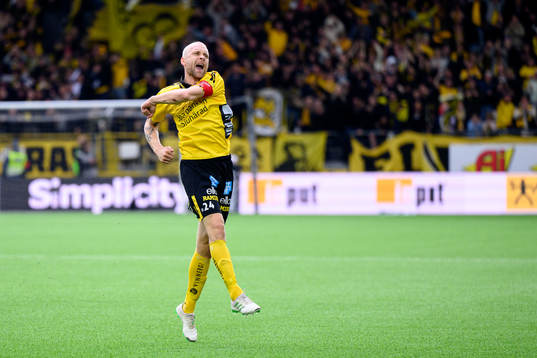 Elfsborgs Johan Larsson jublar