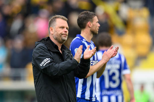 IFK Göteborgs tränare Mikael Stahre tackar publiken