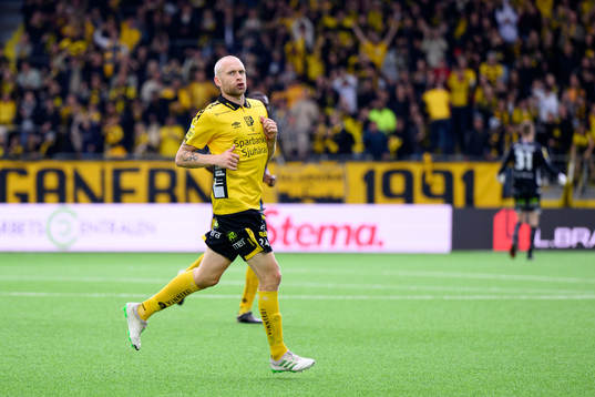 Elfsborgs Johan Larsson jublar