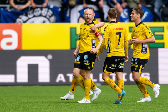 Elfsborgs Johan Larsson jublar