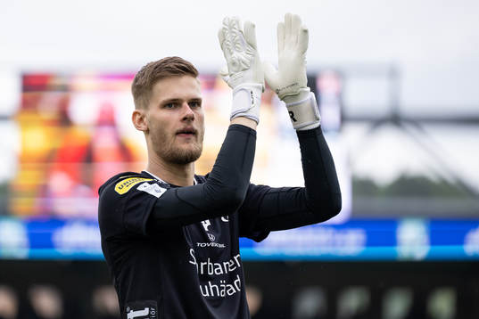 Elfsborgs målvakt Tim Rönning jublar