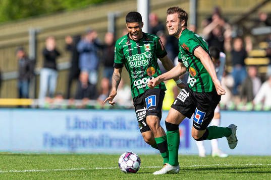 Varbergs Luke Le Roux och Albin Winbo jublar