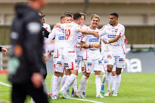 Degerfors Diego Campos jublar med laget
