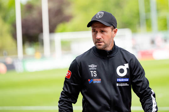 Degerfors tränare Tobias Solberg före fotbollsmatchen i