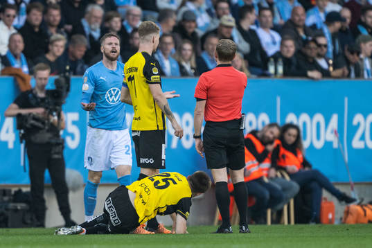 Malmö FFs Lasse Nielsen reagerar