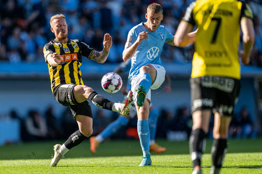 Häckens Mikkel Rygaard Jensen och Malmö FFs Felix Beijmo