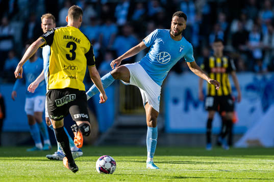 Häckens Johan Hammar och Malmö FFs Isaac Kiese Thelin