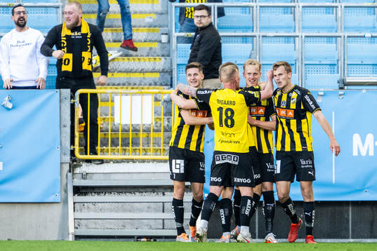 Häckens spelare jublar