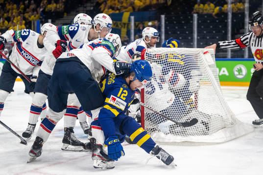Magnus Brekke Henriksen of Norway and Max Friberg of Sweden