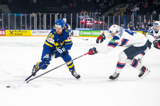 William Nylander of Sweden and Johannes Johannesen of Norway