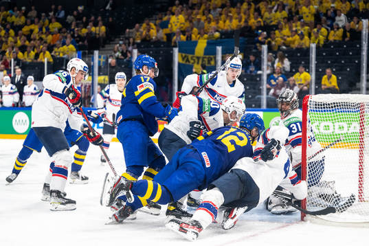 Max Friberg of Sweden scores 6-1